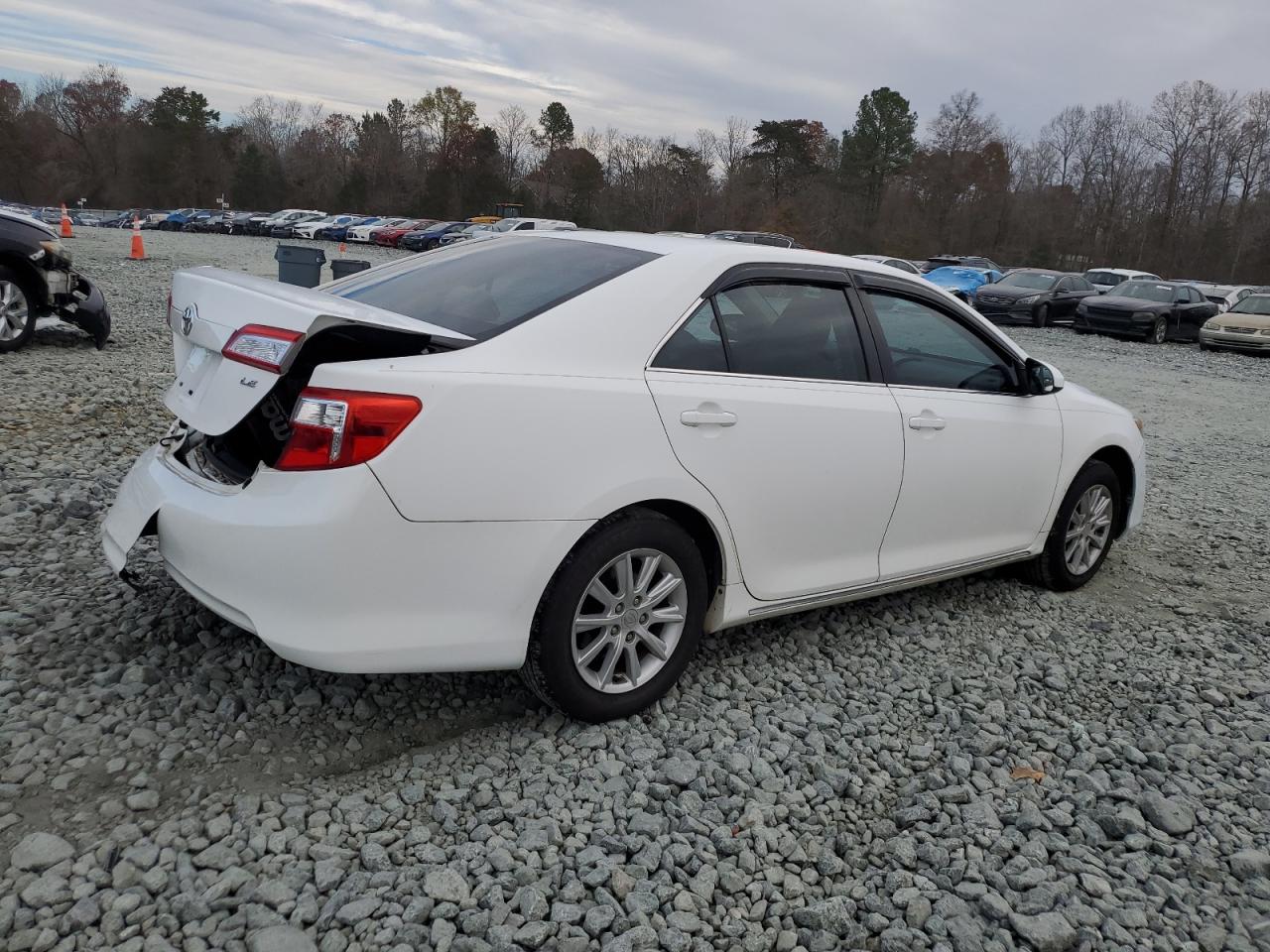 TOYOTA CAMRY BASE