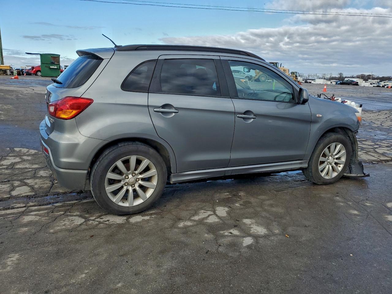 MITSUBISHI OUTLANDER SE