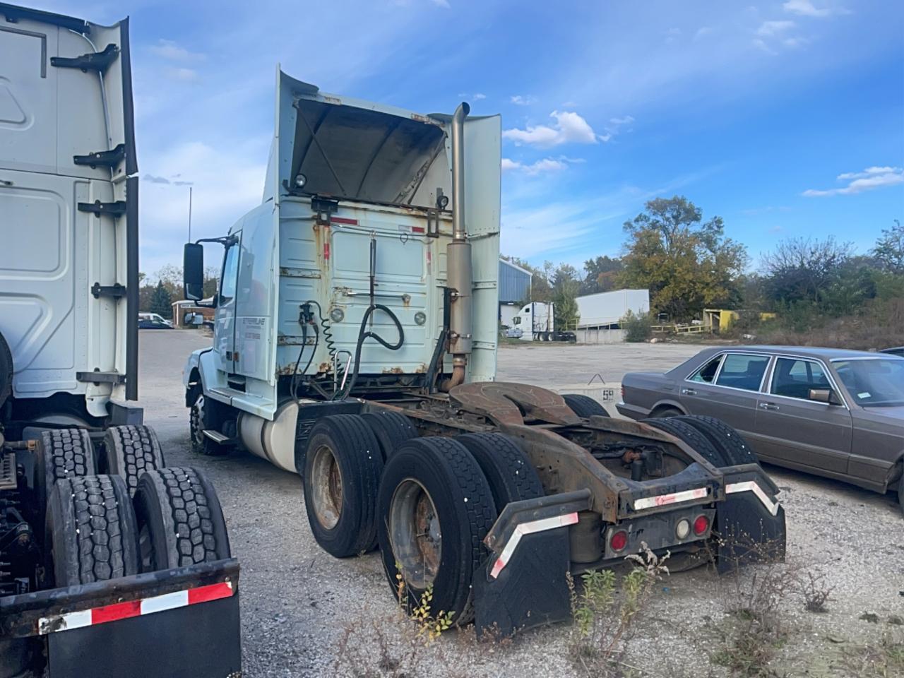 Lot #3291180956 1999 VOLVO VN