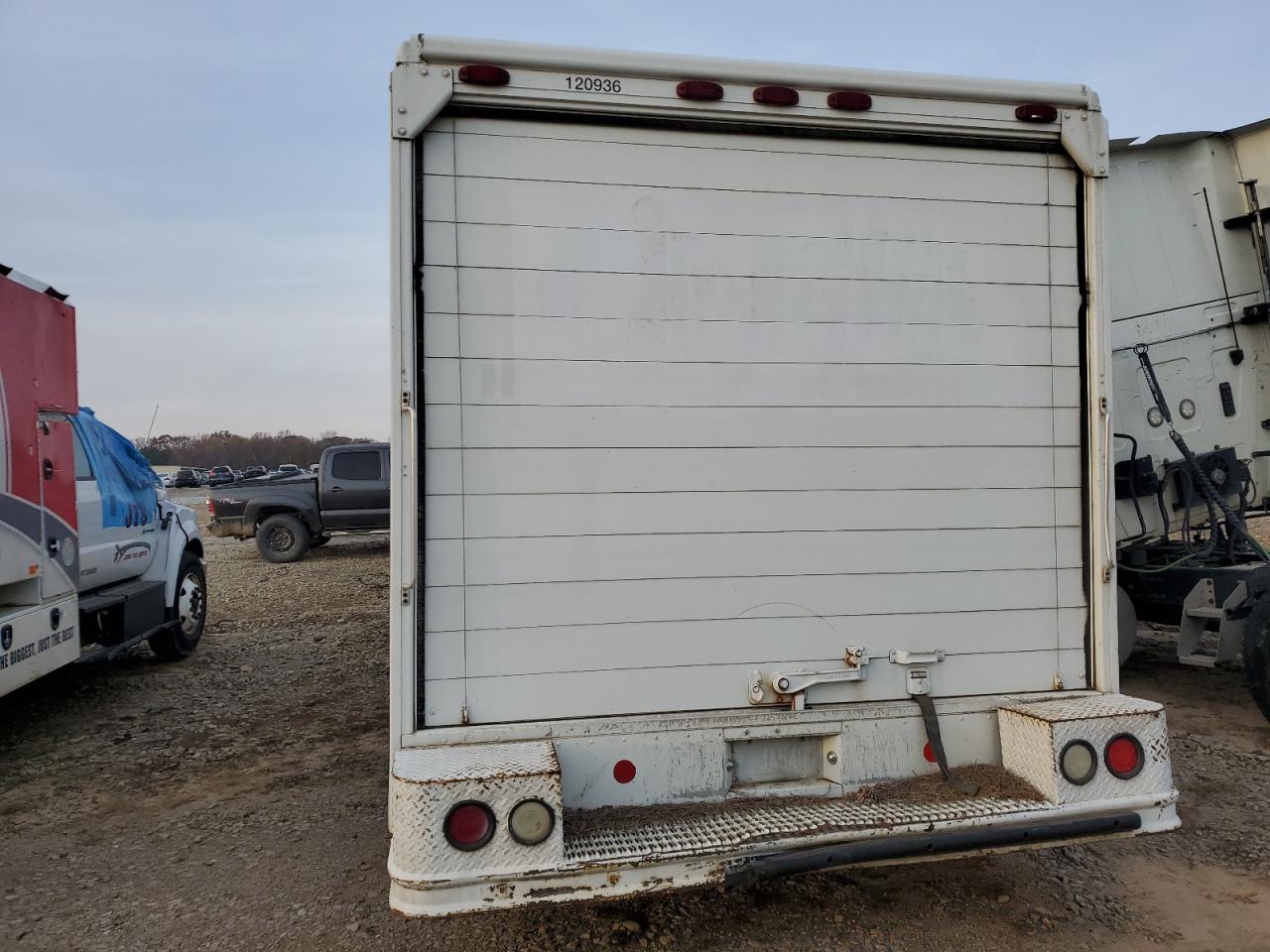 Lot #3310411966 2001 FREIGHTLINER CHASSIS M