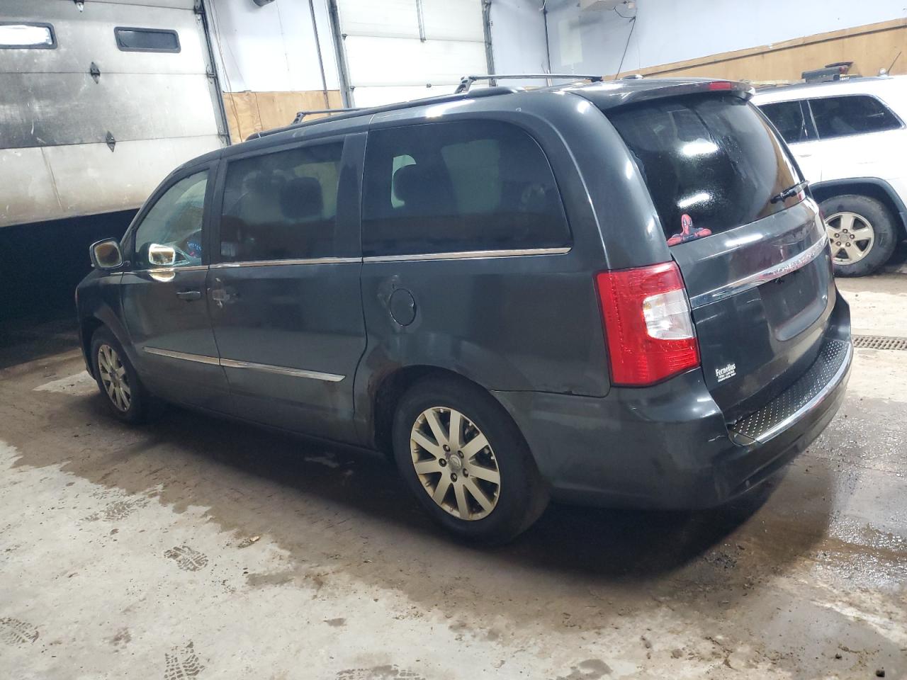 CHRYSLER TOWN & COUNTRY TOURING L