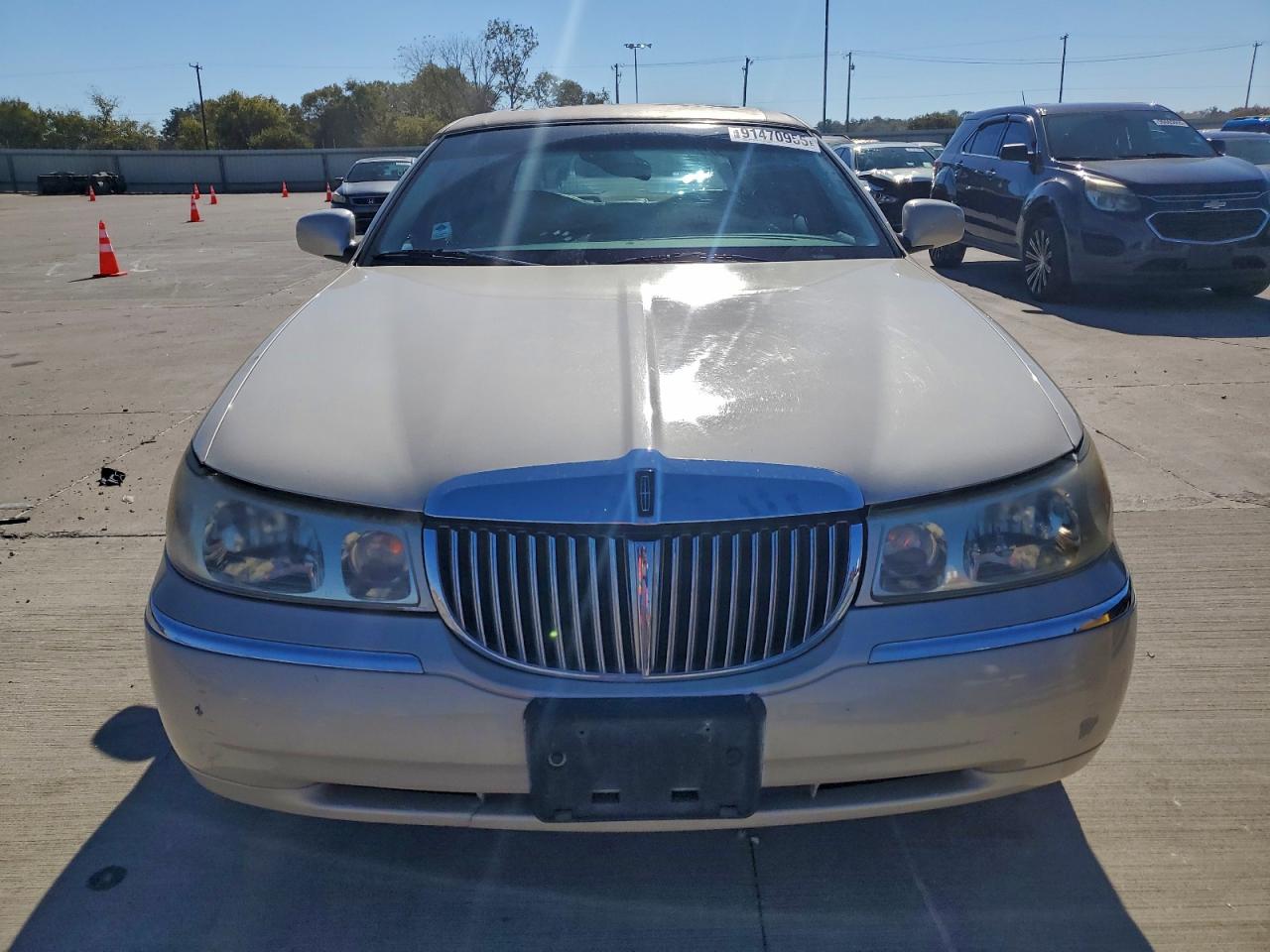 Lot #3309292618 2000 LINCOLN TOWN CAR C