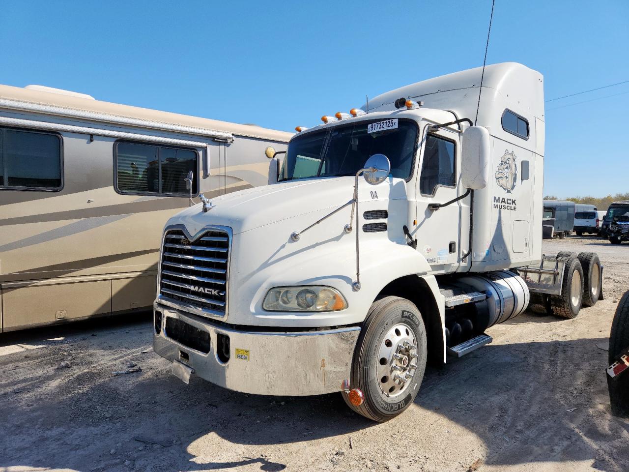 Lot #3284580331 2012 MACK 600 CXU600