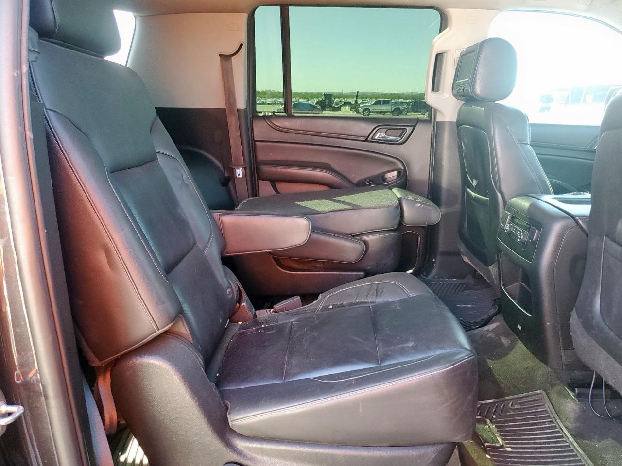 CHEVROLET SUBURBAN C1500 LT