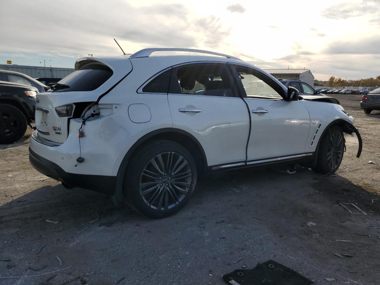 INFINITI QX70