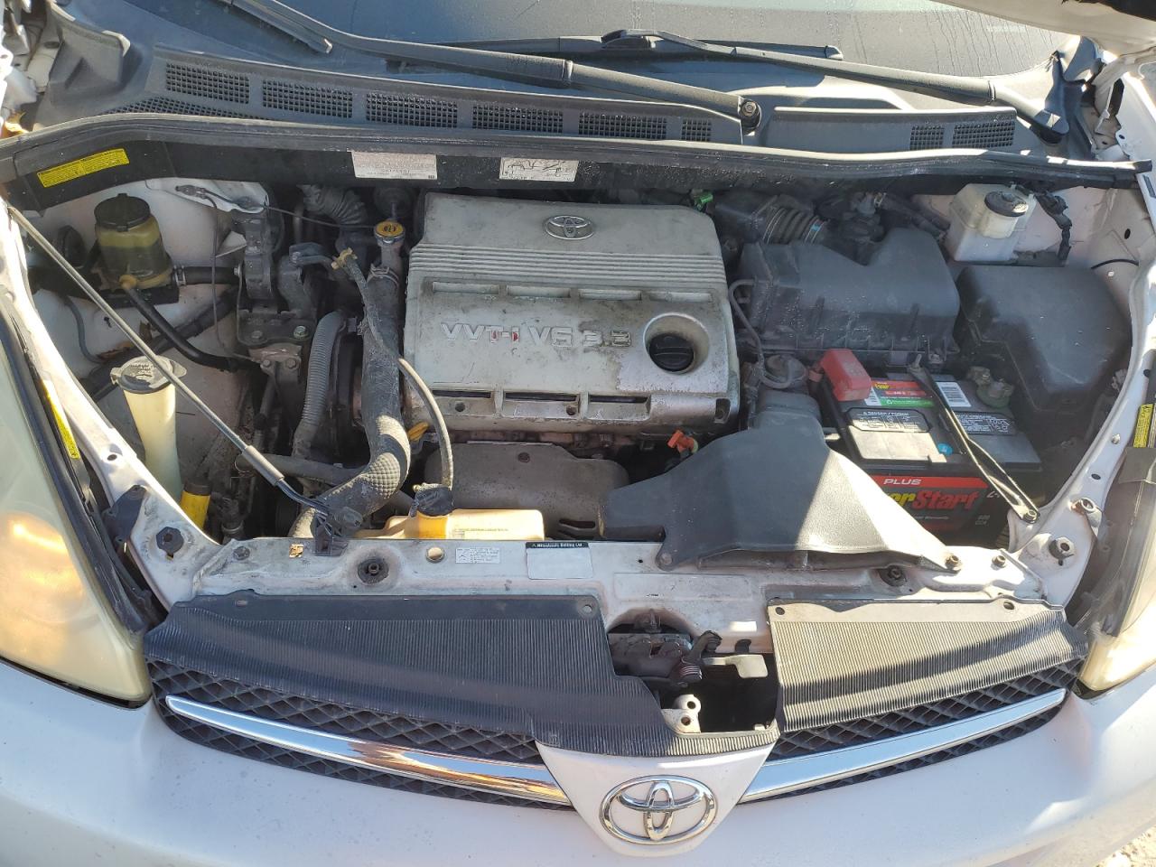 Lot #3302005060 2005 TOYOTA SIENNA XLE