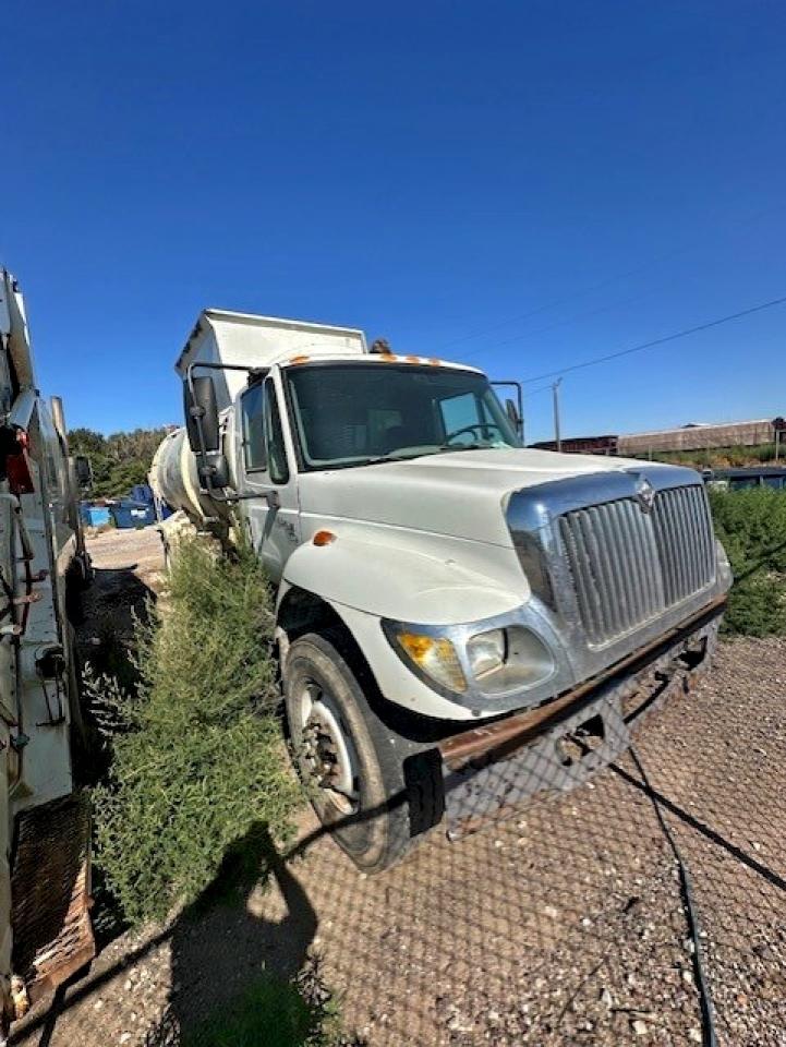 Lot #3294614027 2006 INTERNATIONAL 7000 7400