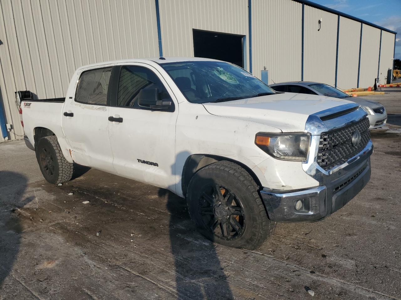TOYOTA TUNDRA CREWMAX SR5