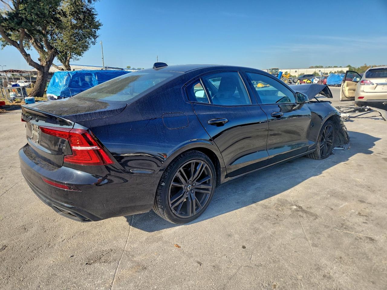 VOLVO S60 B5 MOMENTUM