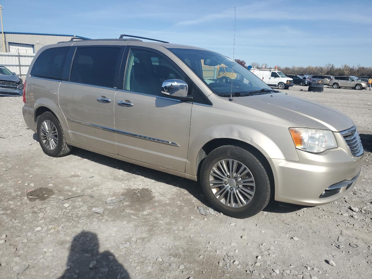 CHRYSLER TOWN & COUNTRY TOURING L