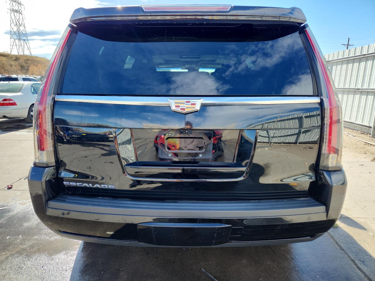 CADILLAC ESCALADE LUXURY