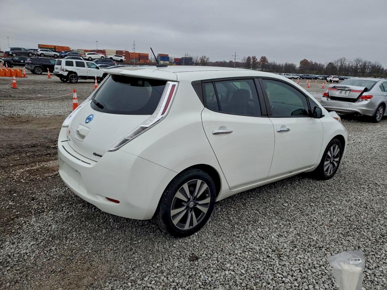 NISSAN LEAF S