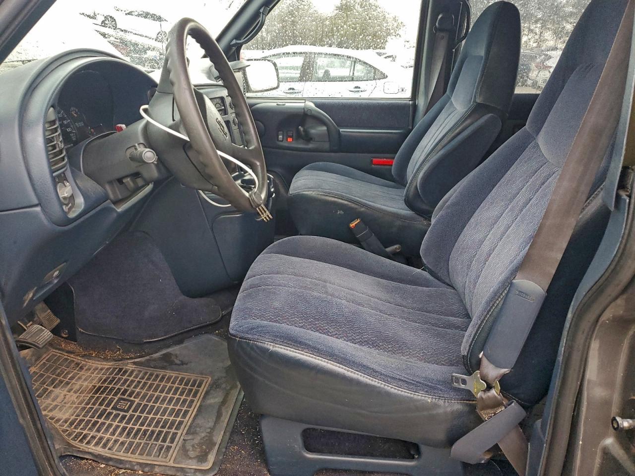 Lot #3297115502 2000 CHEVROLET ASTRO