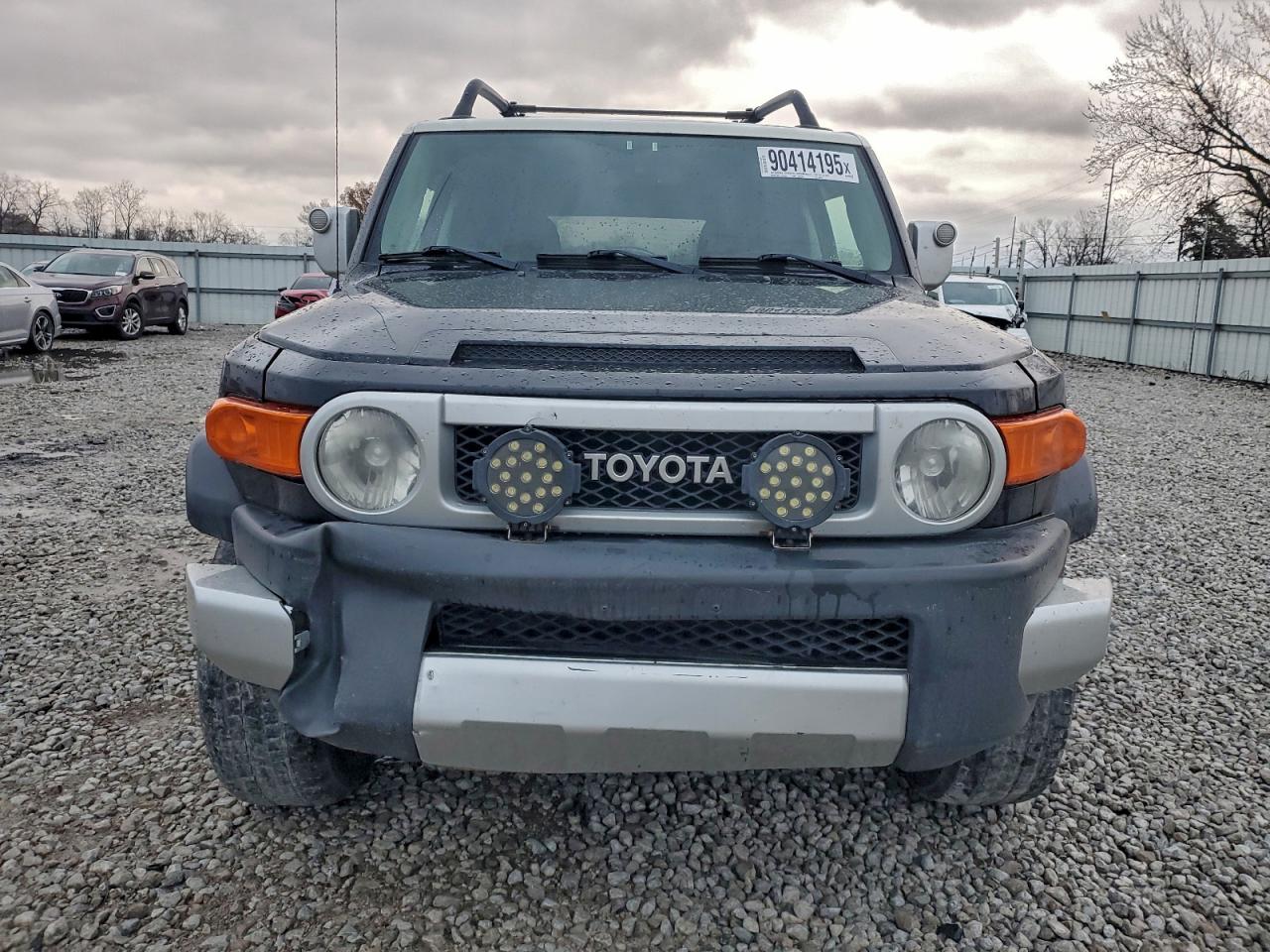 TOYOTA FJ CRUISER