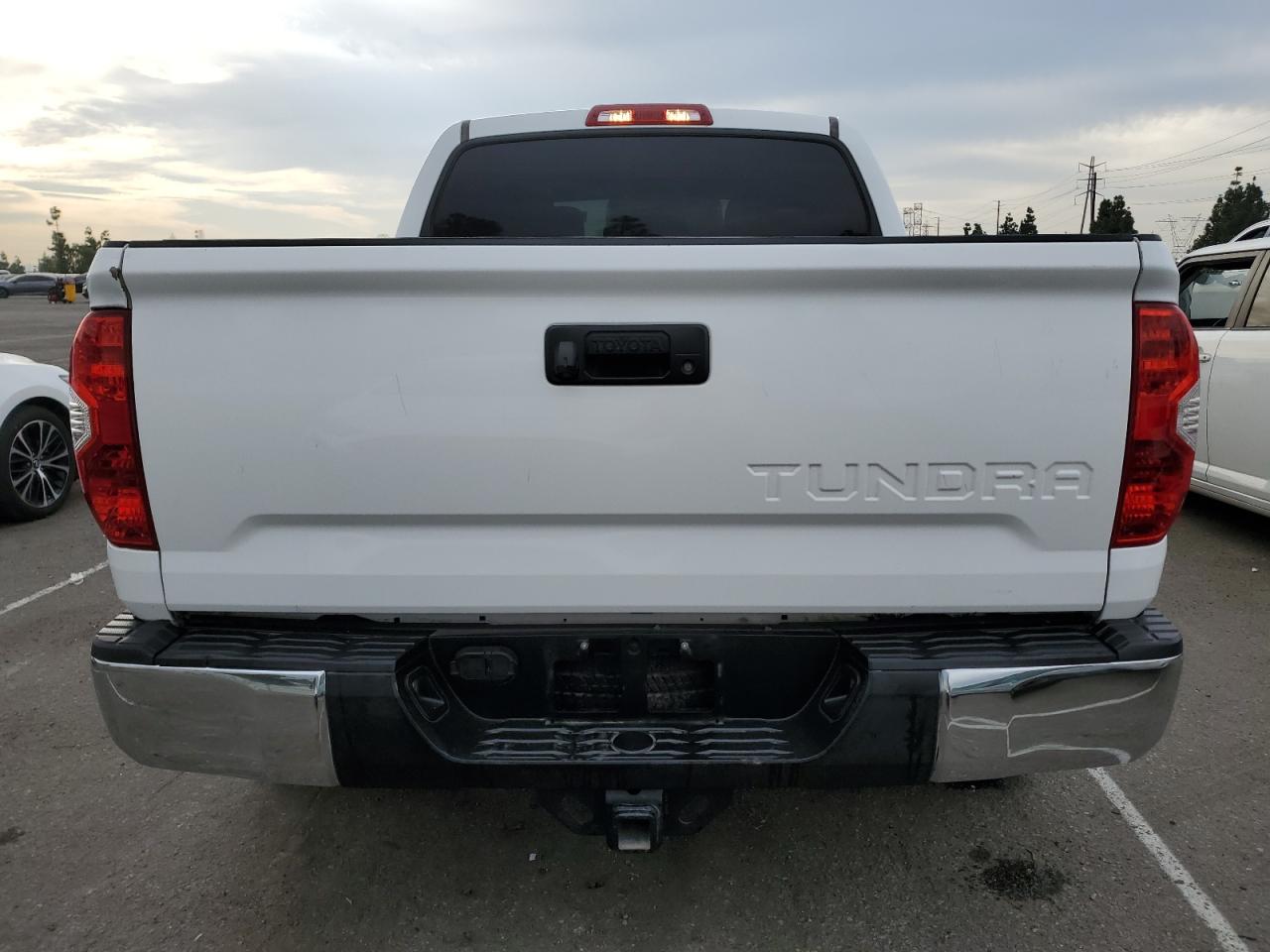 TOYOTA TUNDRA CREWMAX SR5