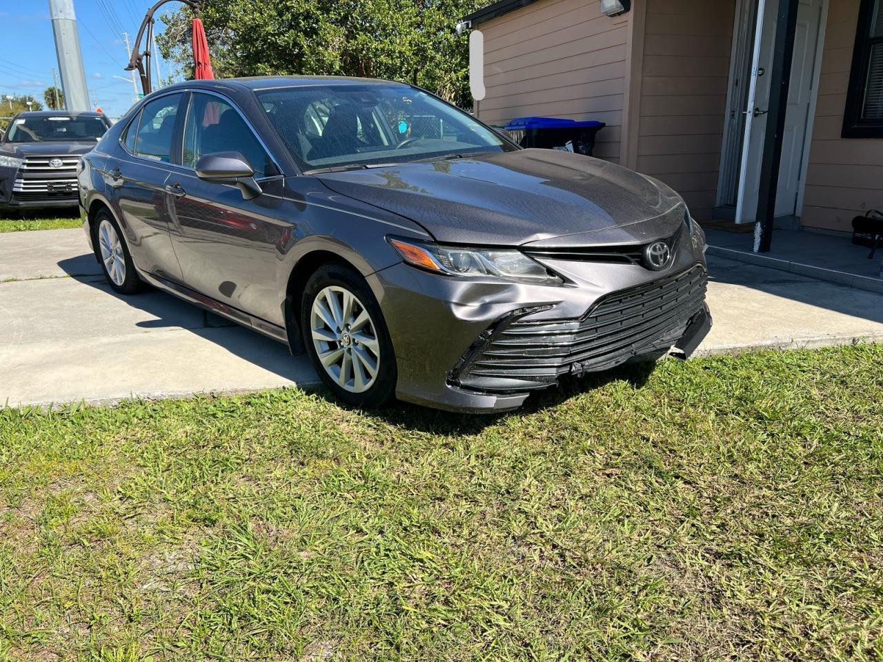 TOYOTA CAMRY LE