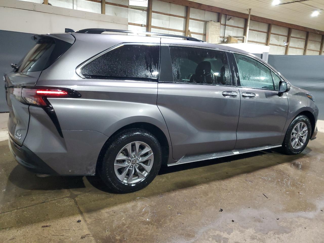 TOYOTA SIENNA XLE