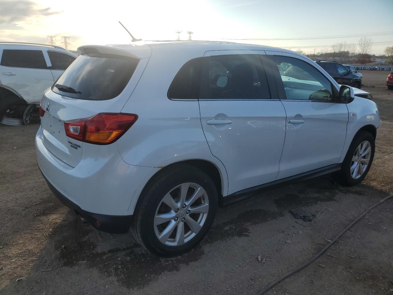 MITSUBISHI OUTLANDER SE