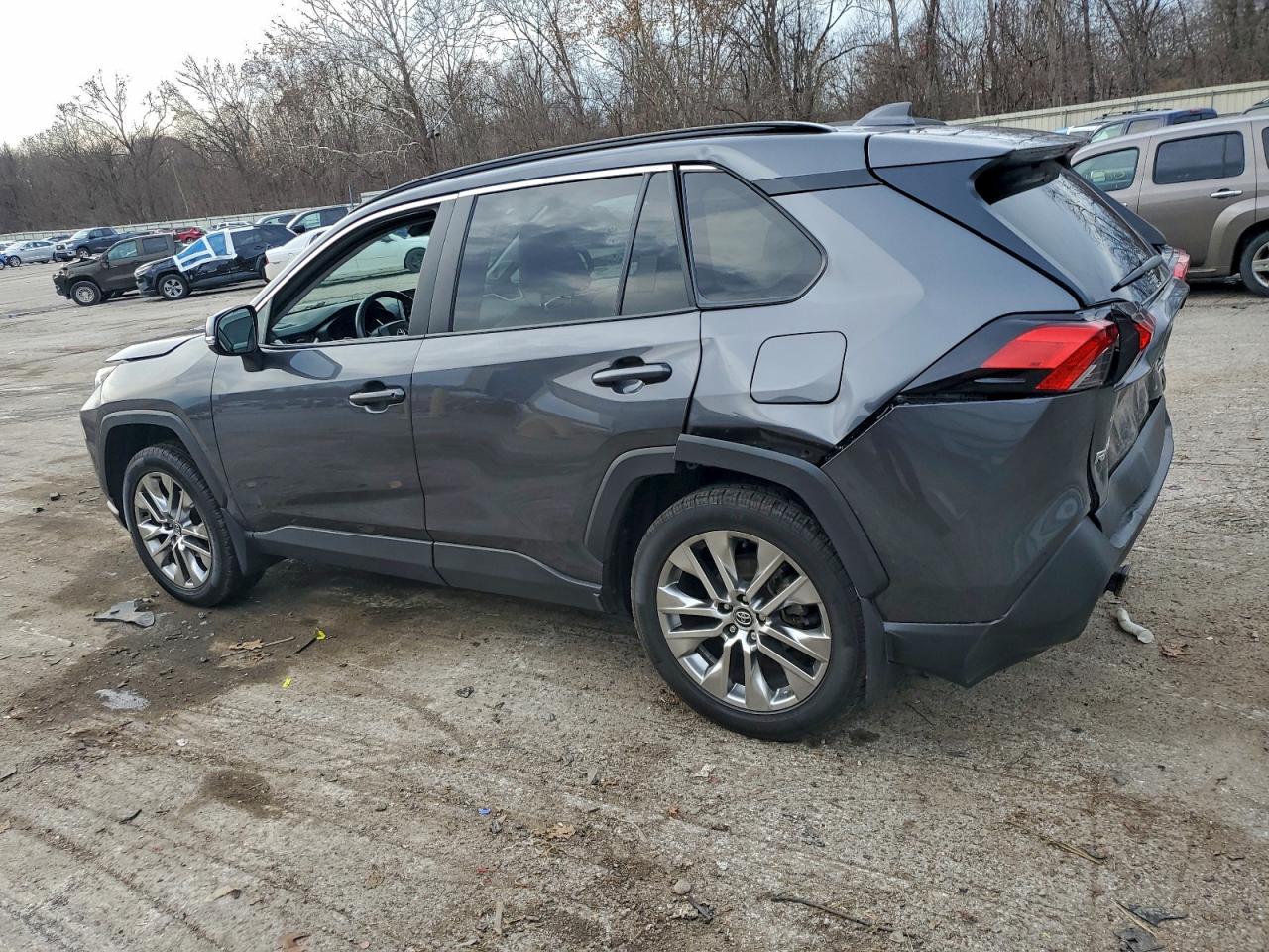 TOYOTA RAV4 XLE PREMIUM