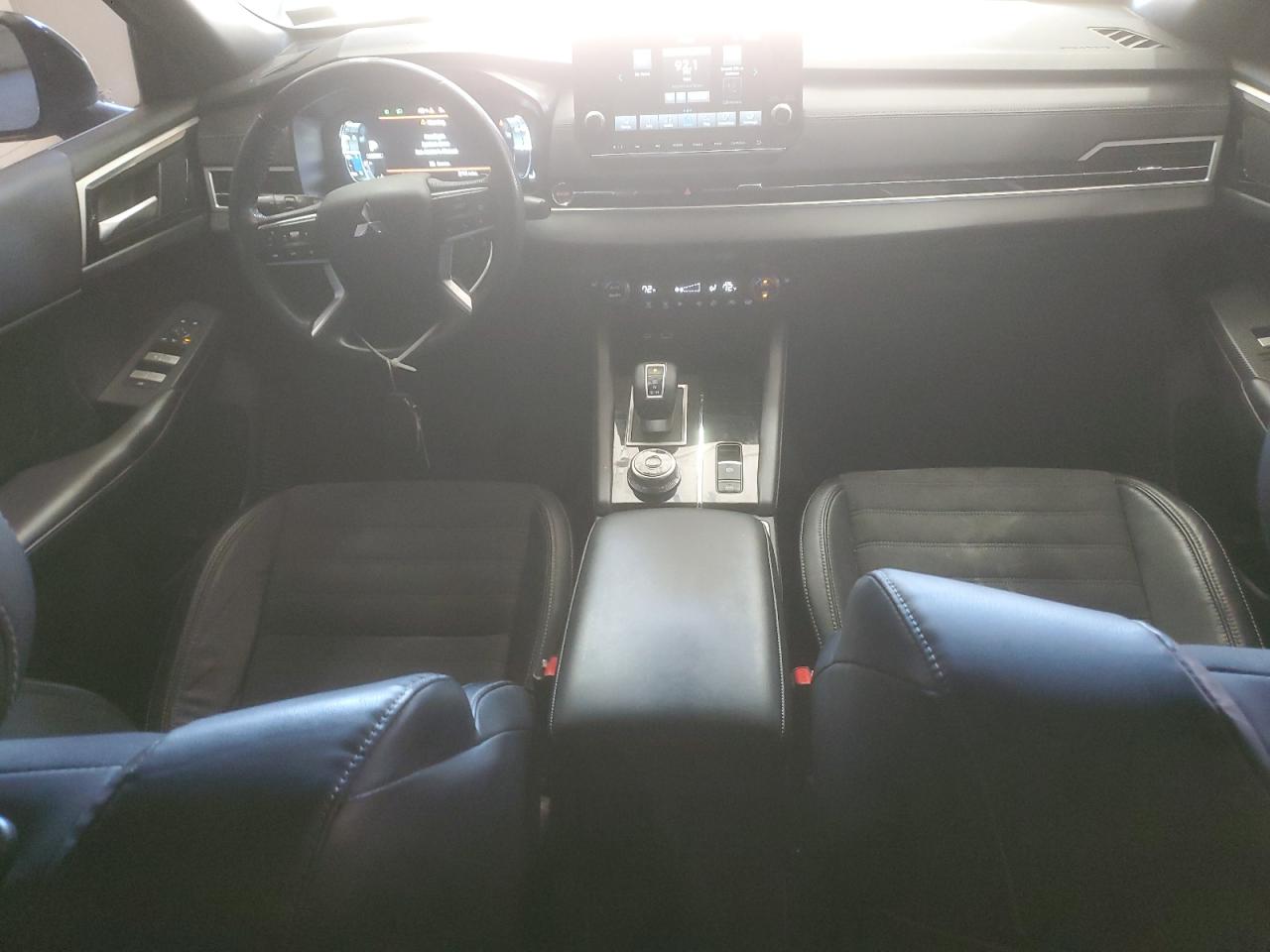 MITSUBISHI OUTLANDER SE