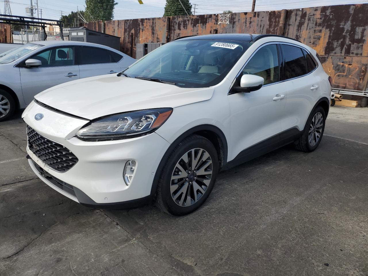 FORD ESCAPE TITANIUM