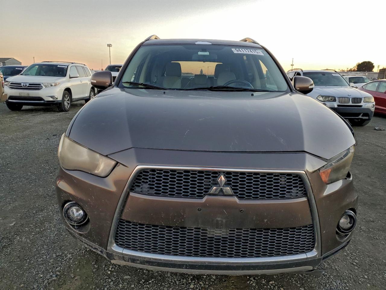 MITSUBISHI OUTLANDER SE