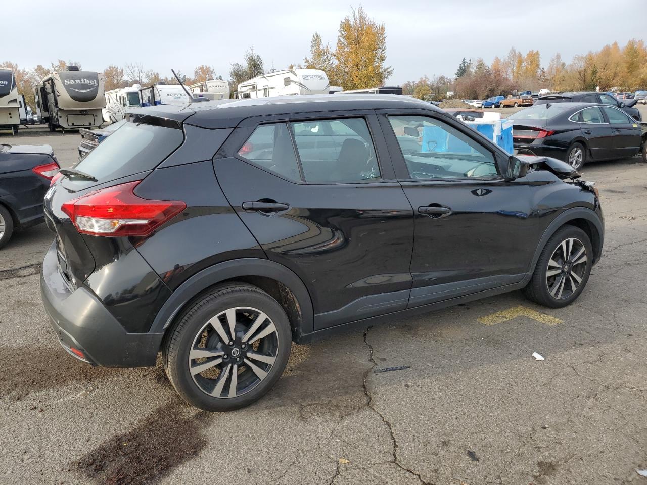 NISSAN KICKS S