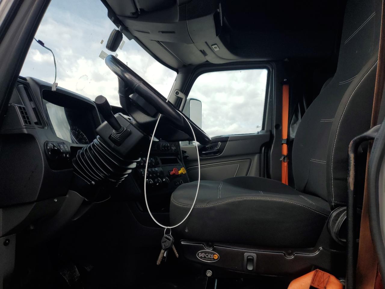 Lot #3284654336 2018 INTERNATIONAL RH613