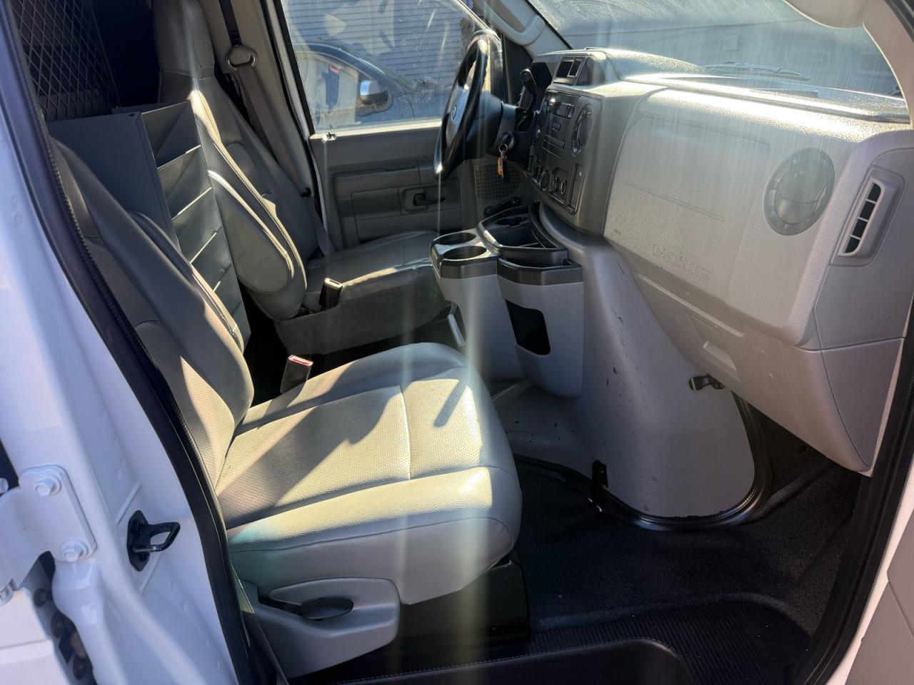 FORD ECONOLINE E250 VAN