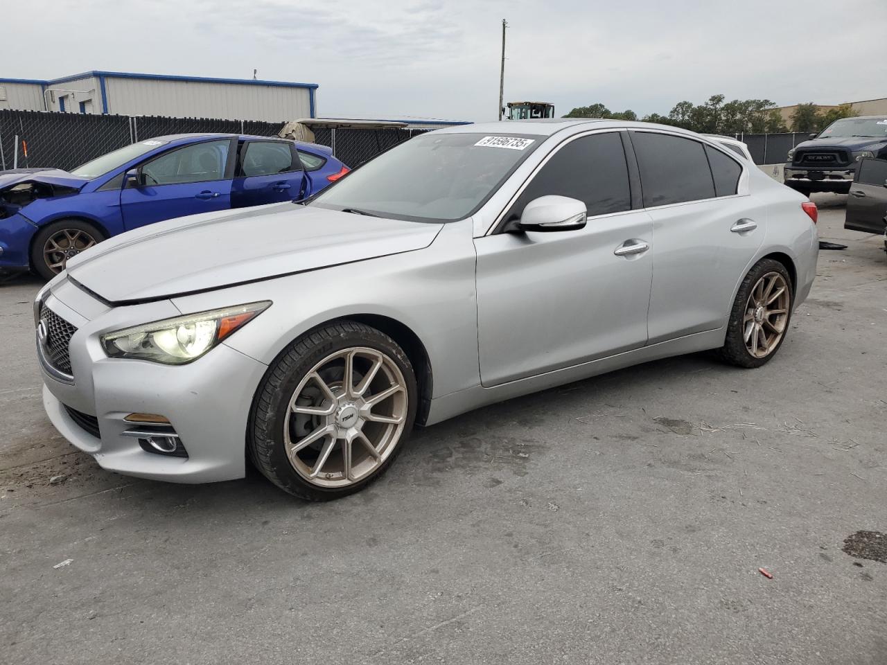 INFINITI Q50 PREMIUM