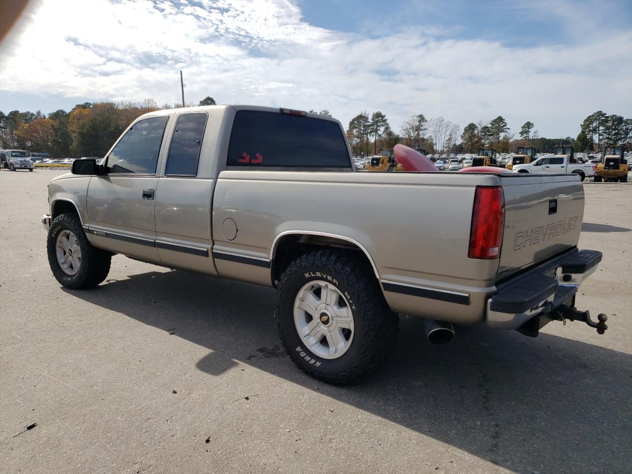 Lot #3286679294 1999 CHEVROLET GMT-400 K1