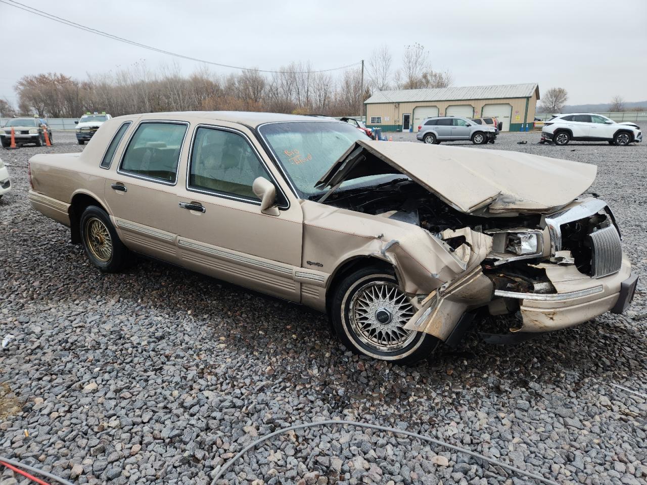 Lot #3297230412 1997 LINCOLN TOWN CAR S