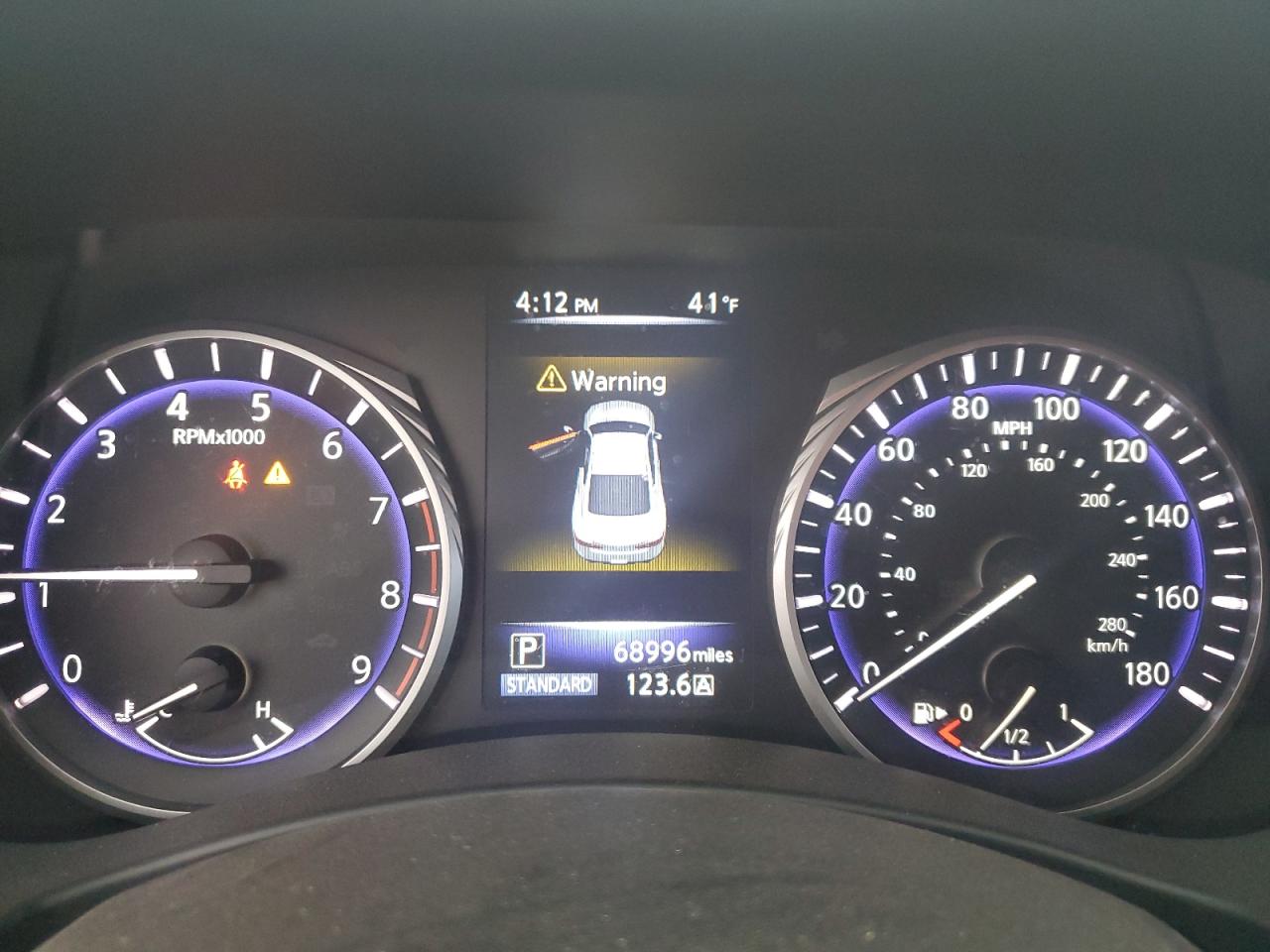 INFINITI Q60 LUXE 300