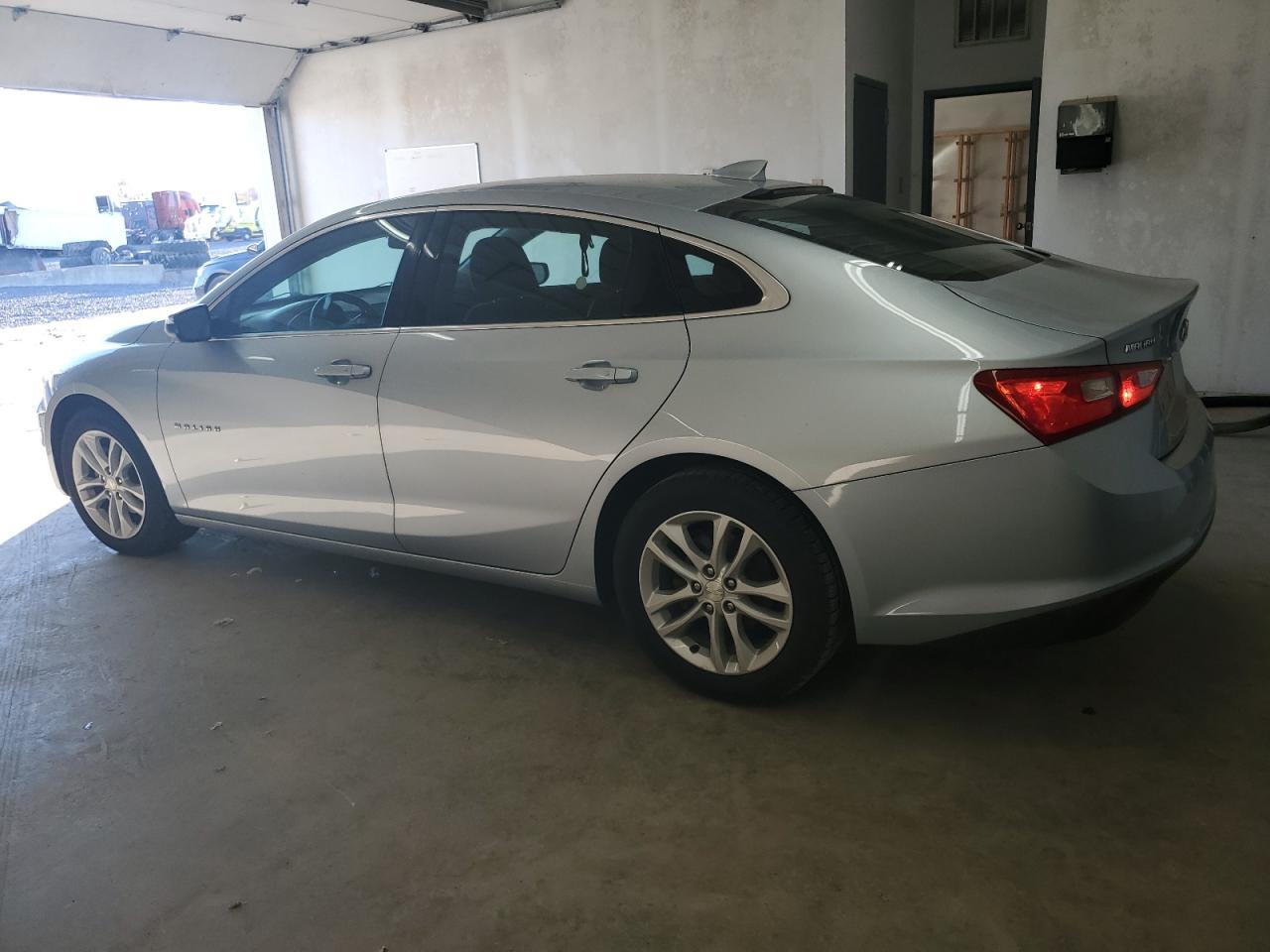 Lot #3319136252 2017 CHEVROLET MALIBU LT