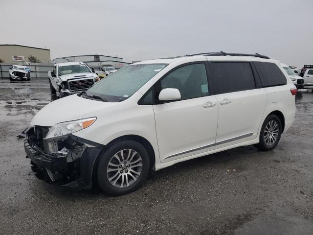 Global Auto Auctions: 2019 TOYOTA SIENNA XLE