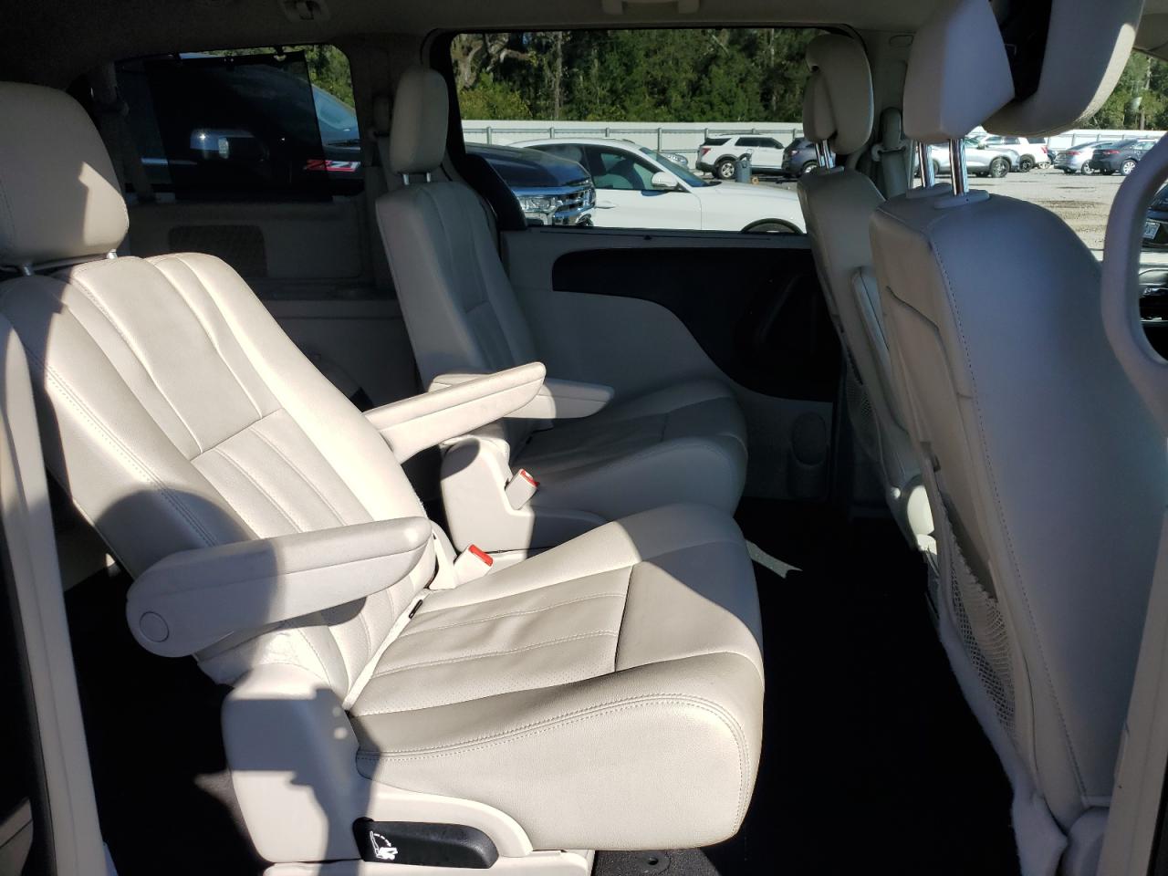 CHRYSLER TOWN & COUNTRY TOURING L