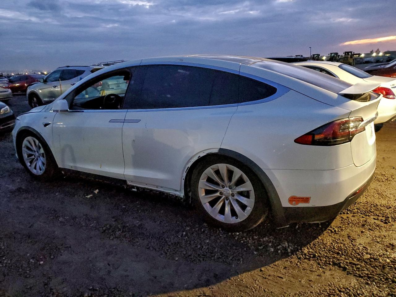 TESLA MODEL X
