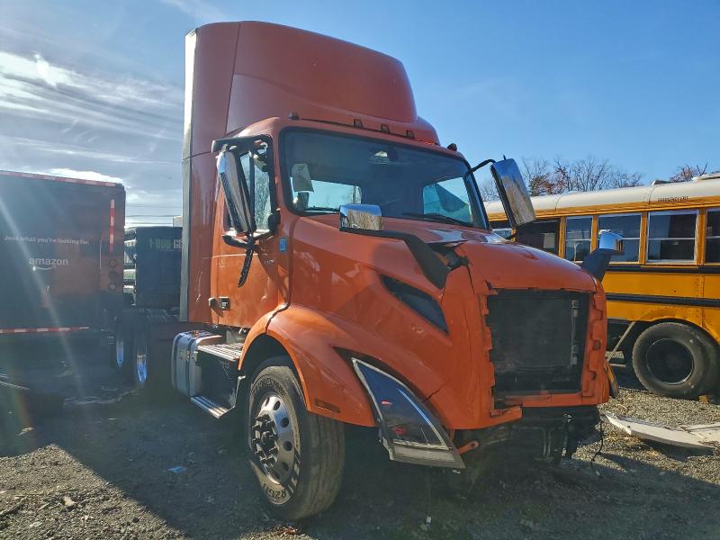 2021 VOLVO VNR #3309351968