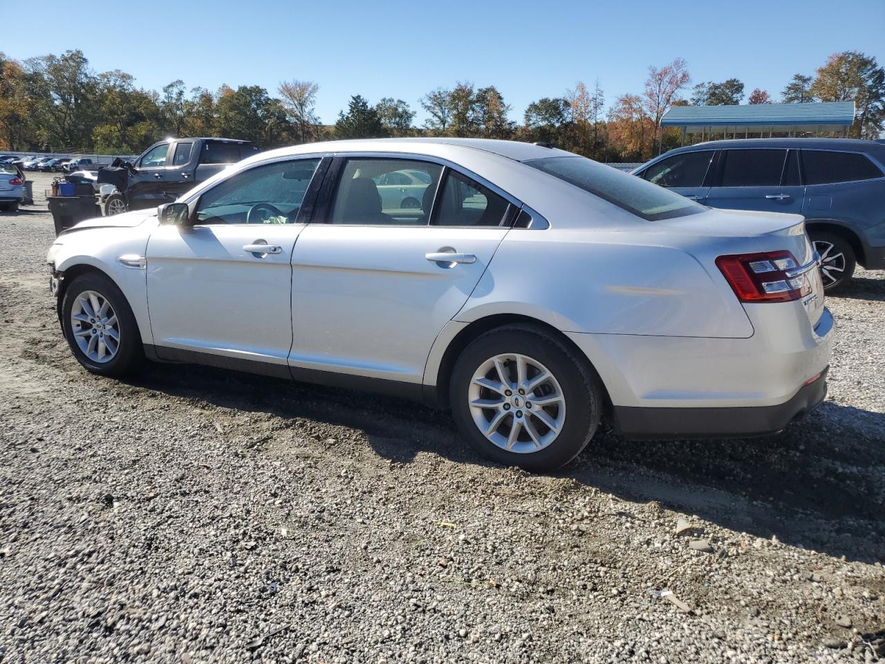 FORD TAURUS SE