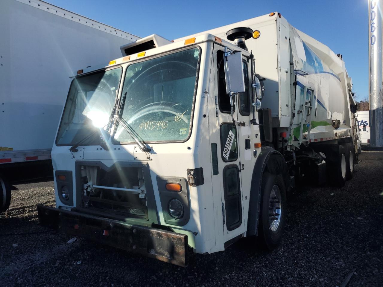 Lot #3315998089 2015 MACK 600 LEU600