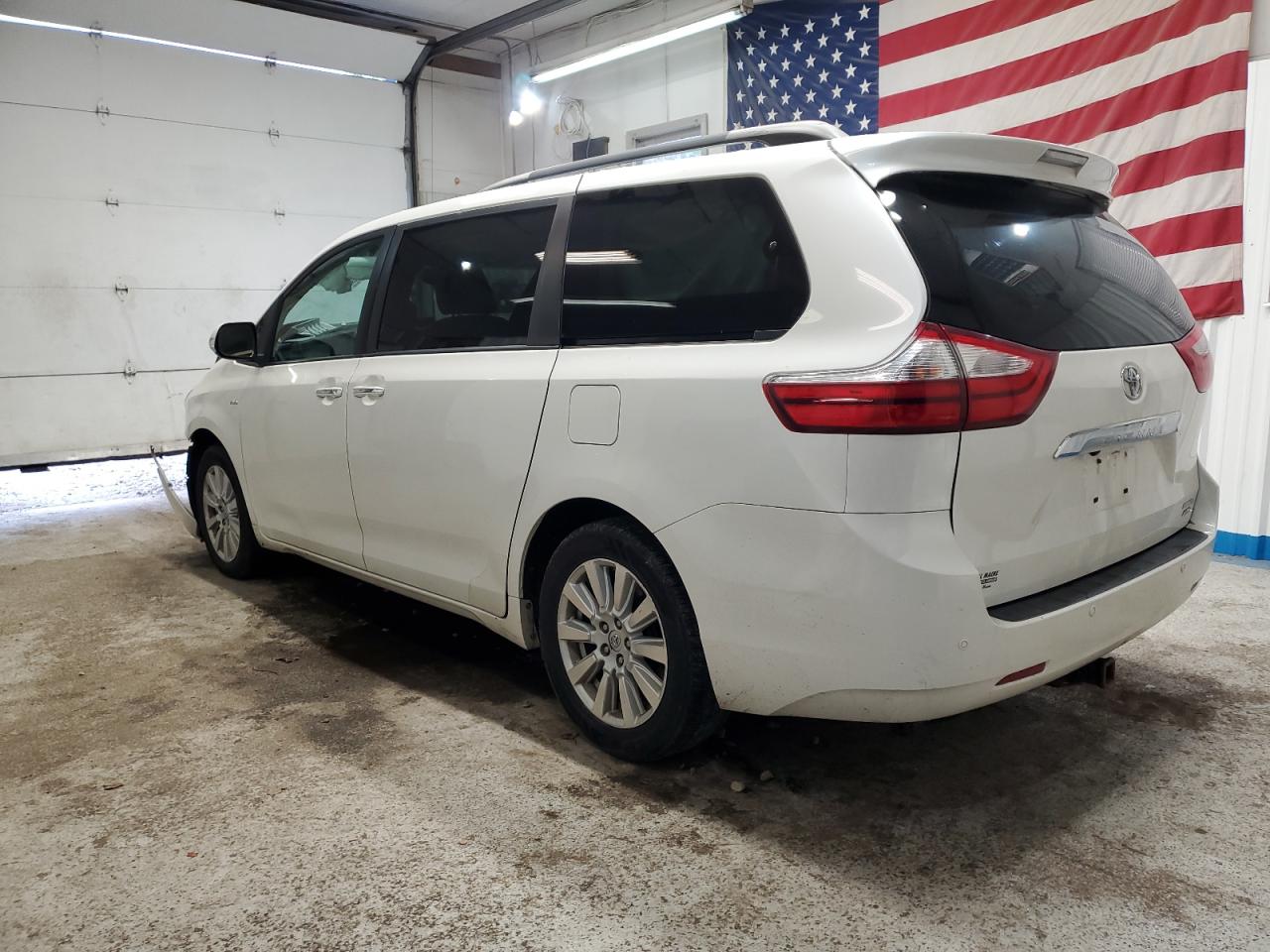 TOYOTA SIENNA XLE
