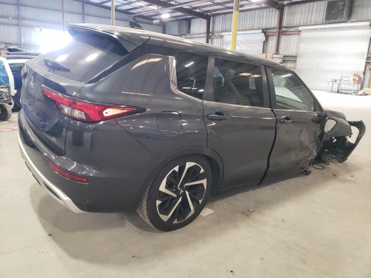 MITSUBISHI OUTLANDER SE