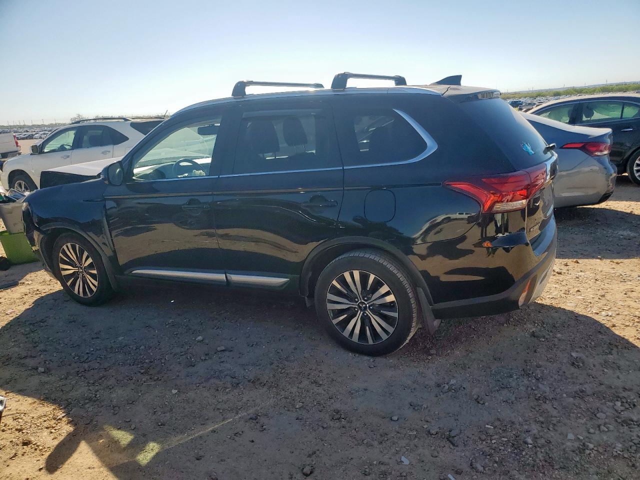 MITSUBISHI OUTLANDER SE