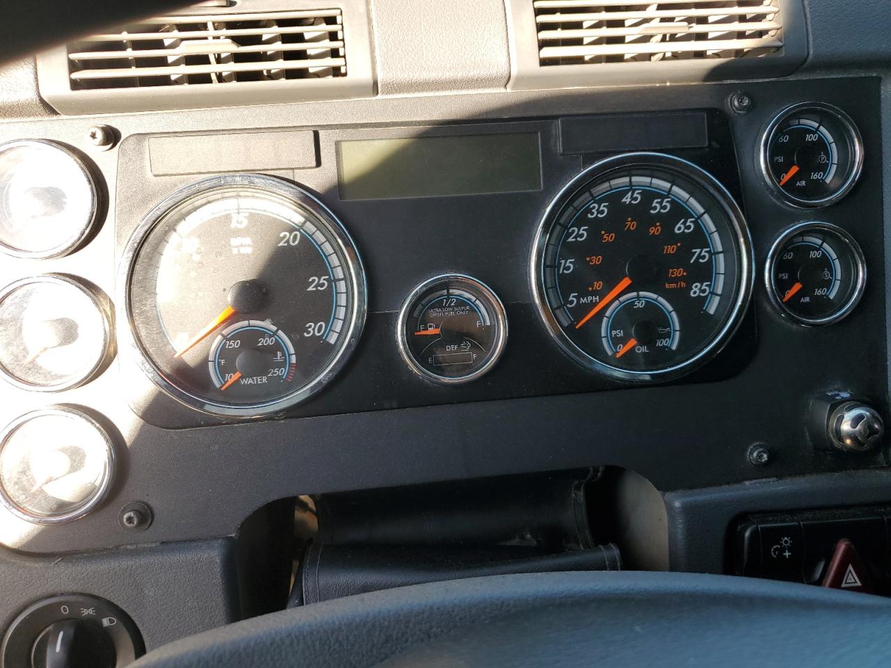 Lot #3287361982 2018 FREIGHTLINER CASCADIA 1