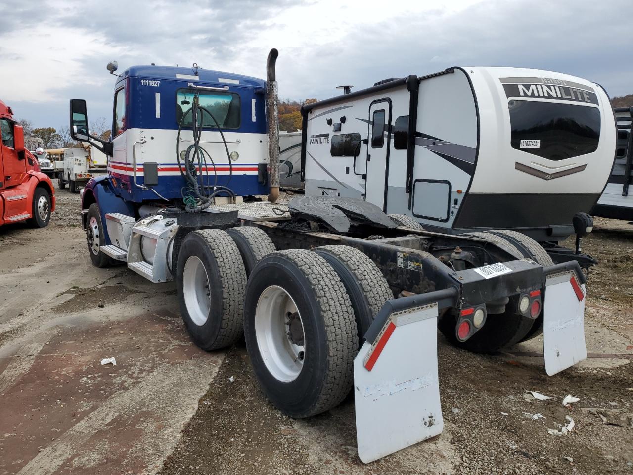 Lot #3284431429 2016 PETERBILT TRACTOR 567