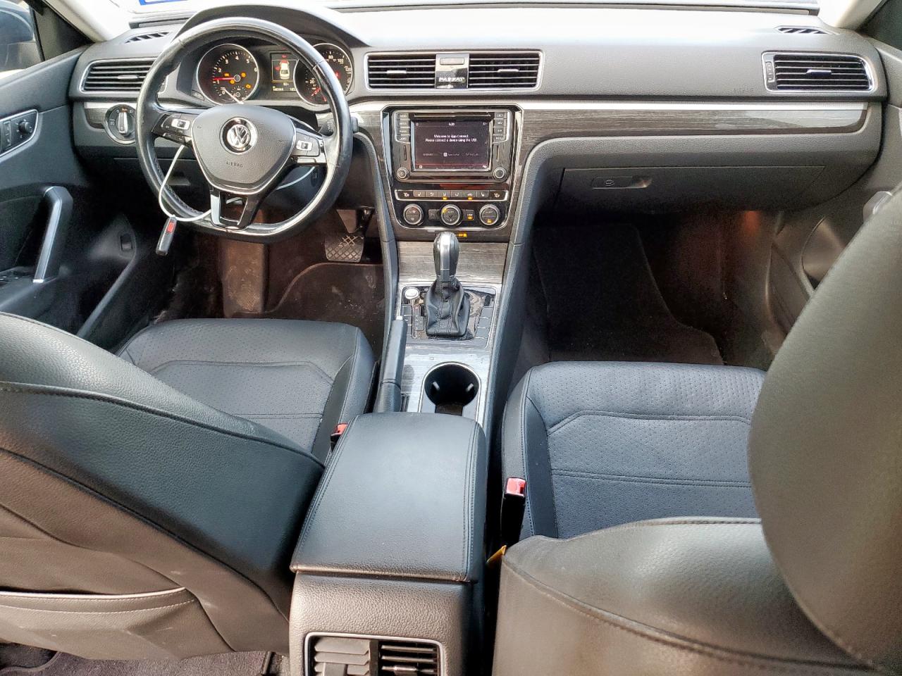 VOLKSWAGEN PASSAT SE