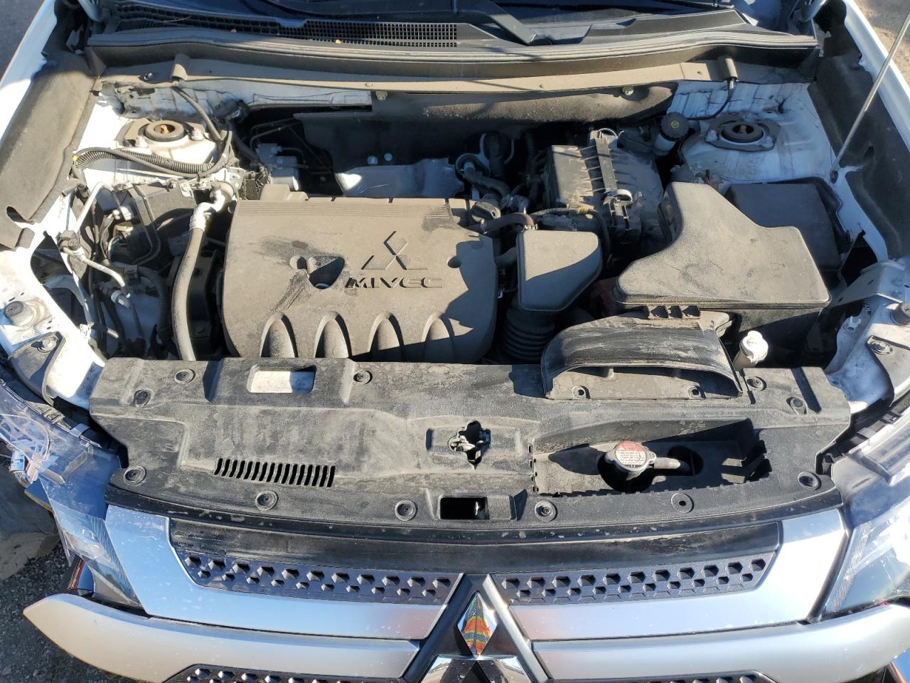 MITSUBISHI OUTLANDER SE