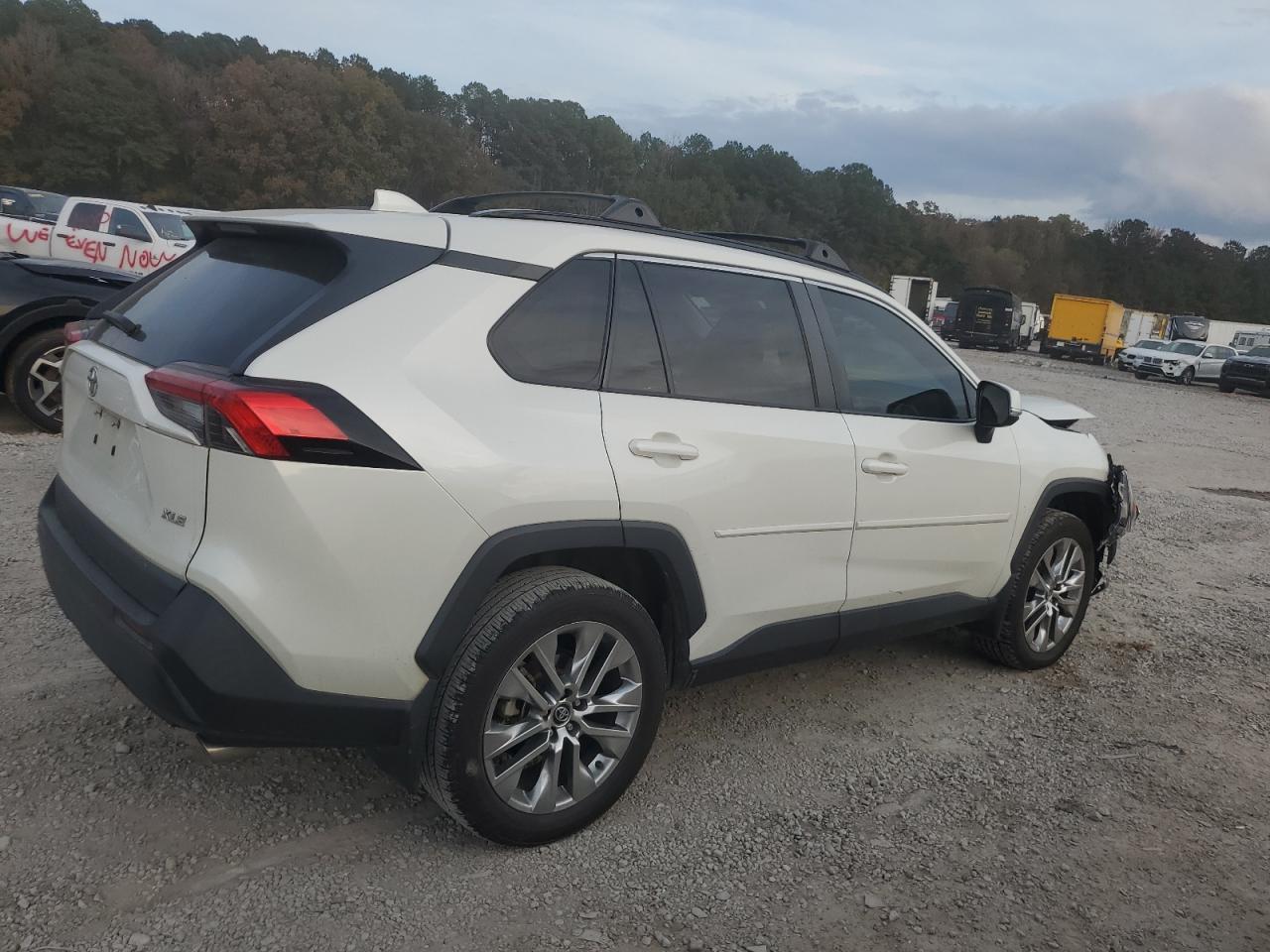 TOYOTA RAV4 XLE PREMIUM