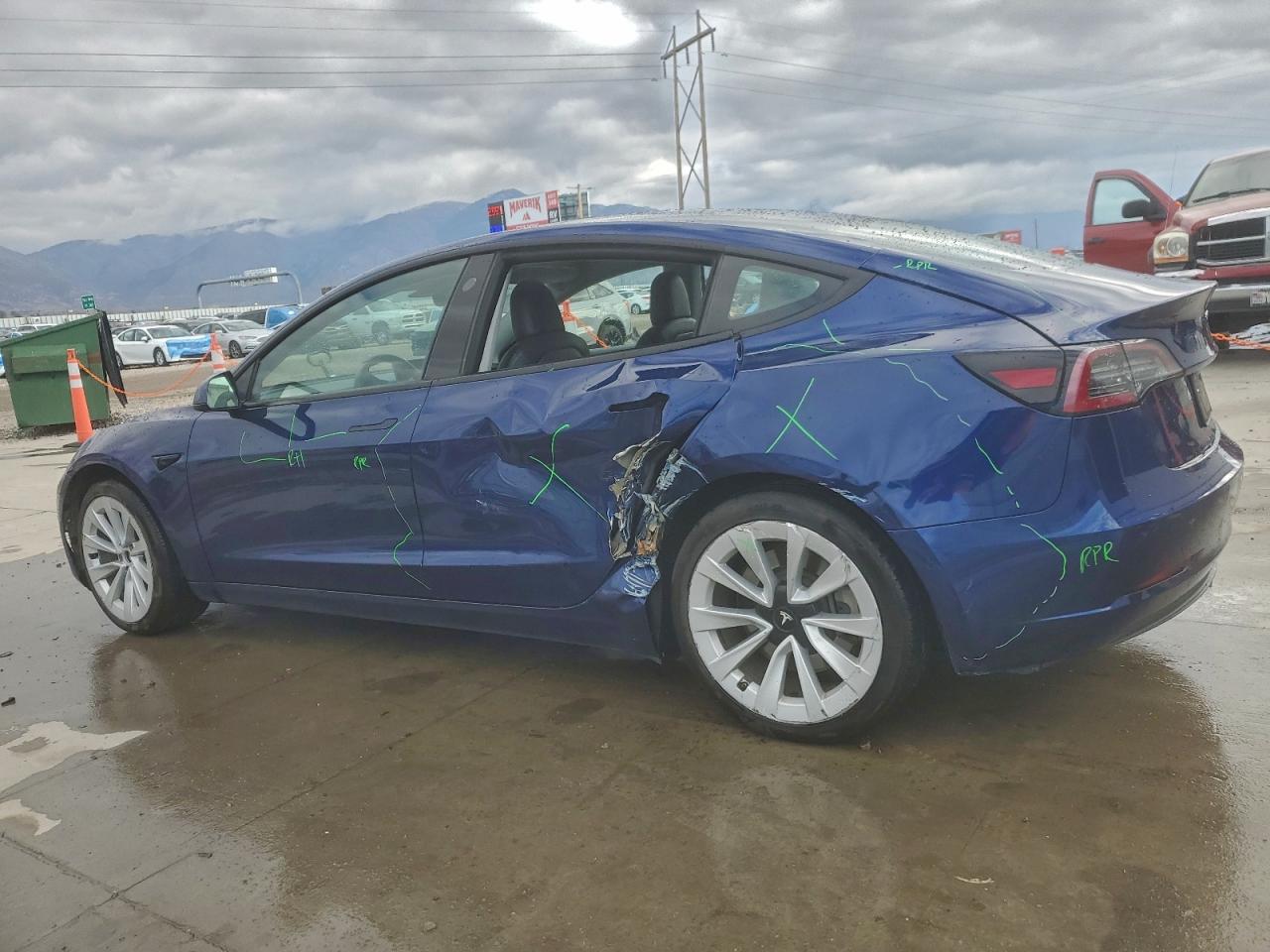 Lot #3303673929 2022 TESLA MODEL 3