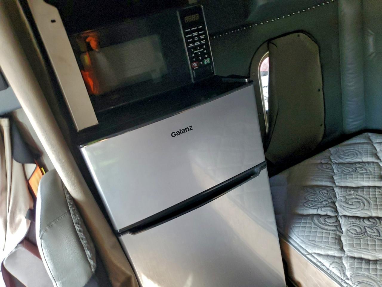 Lot #3298202032 2017 FREIGHTLINER CASCADIA 1